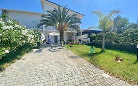 VILLA OASI a 50 mt dalla spiaggia